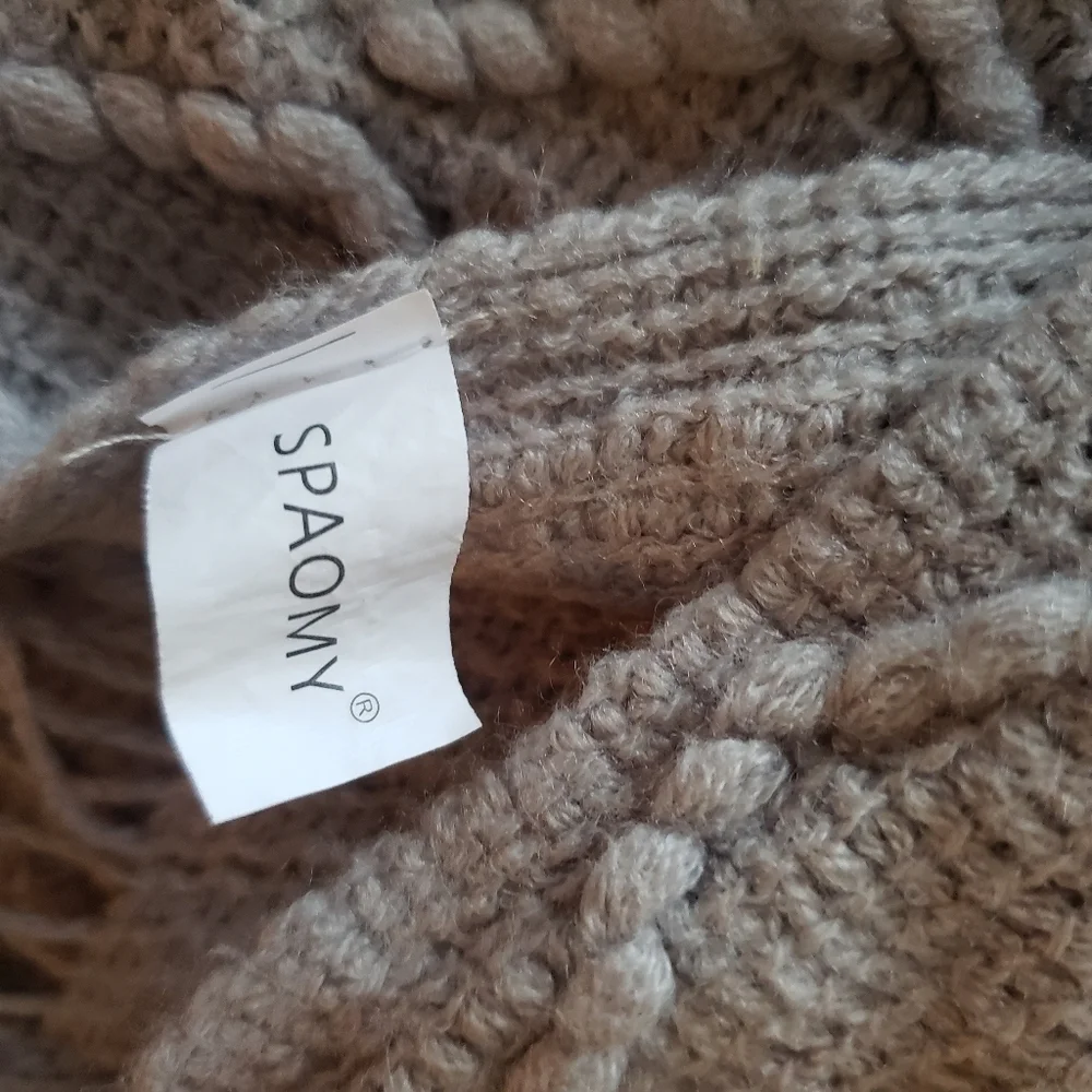 Grey knit tassel throw blanket